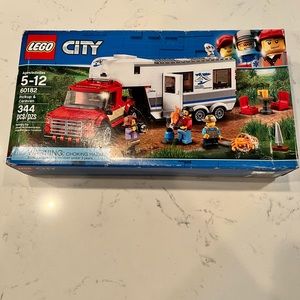 Lego Pickup and Caravan 60182